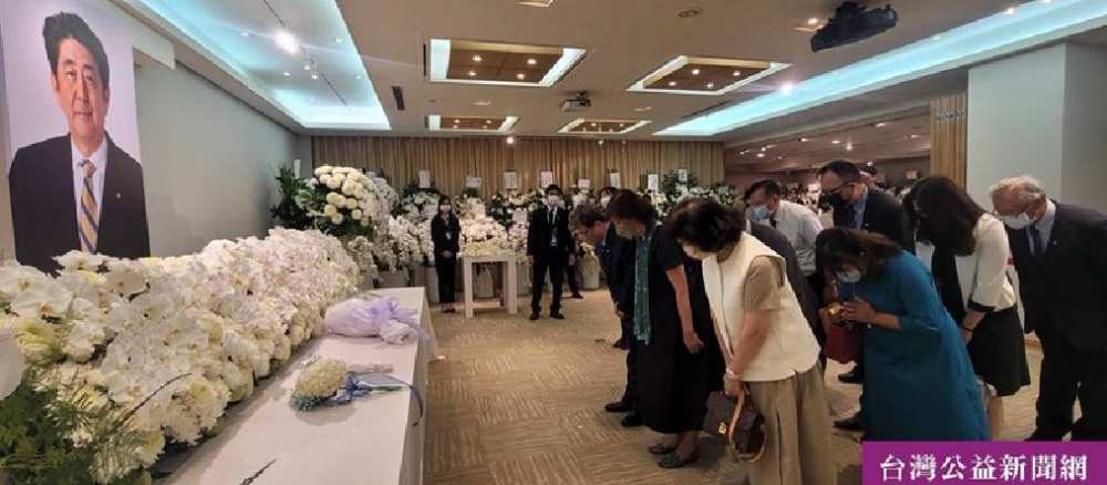 日台協會開放悼念安倍Day5》台北北門扶輪社組團追思 林志玲父親獻詩 向一代政治家致敬(影)