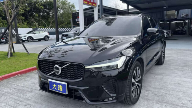 Volvo XC60 2023款 Ultimate B5 AWD 黑色 159.8萬