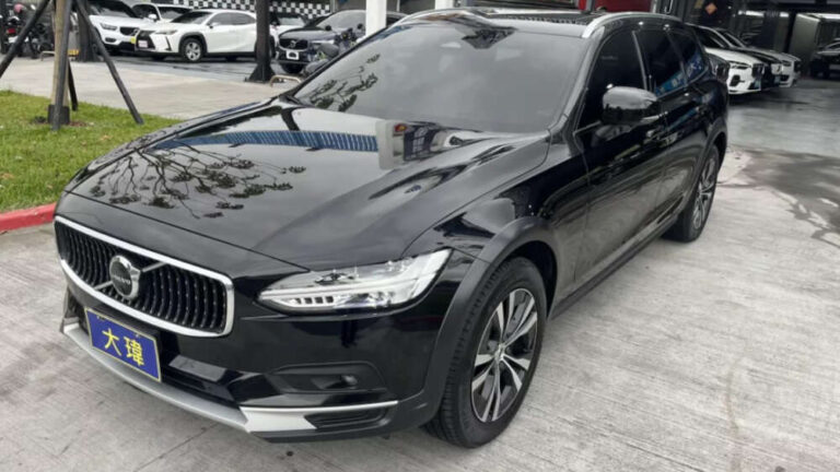 Volvo V90  Cross Country 2022年 黑色   132.8 萬