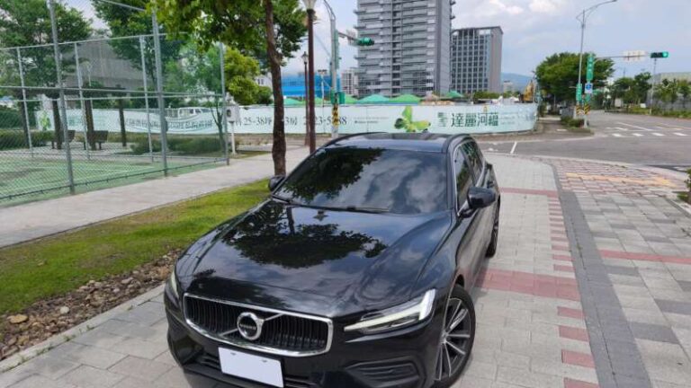 99.8萬（新車價：189.5萬 )2022 Volvo V60 B4 黑色