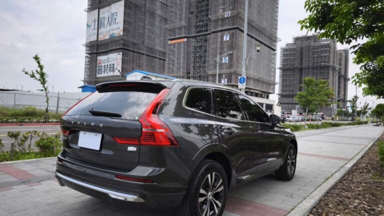 158.8萬（新車價：257.1萬 )2024 Volvo XC60 Plus Recharge T8 灰色